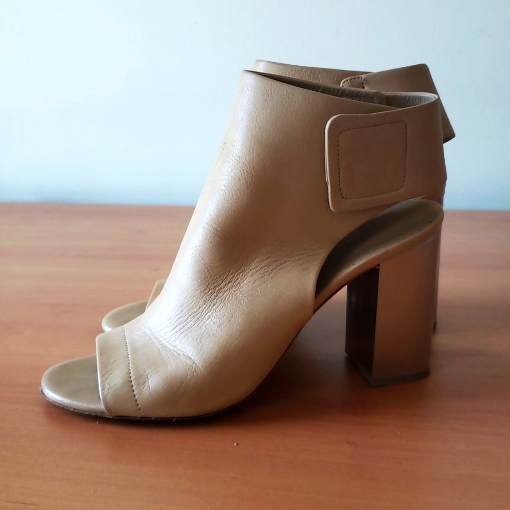 Vince Faye Nude Leather Booties 36